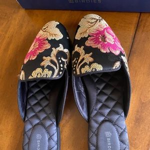 Birdies floral jacquard slides.